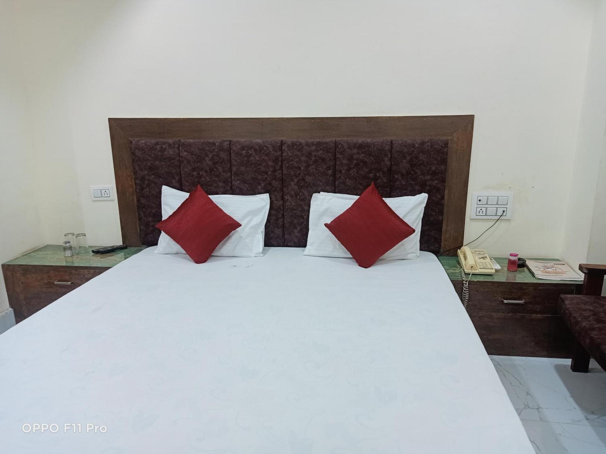 Hotel Ambassador Inn Гвалиор Экстерьер фото