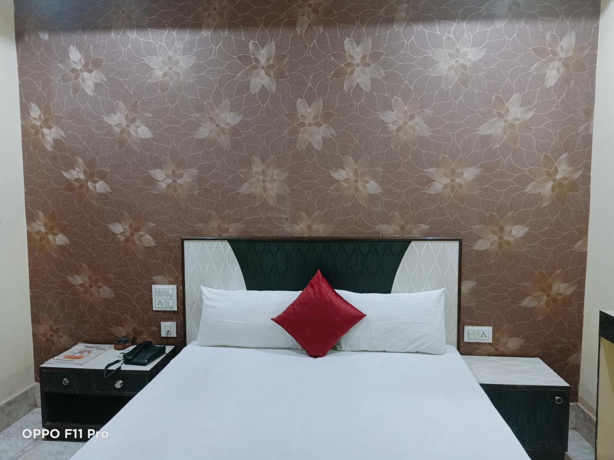 Hotel Ambassador Inn Гвалиор Экстерьер фото