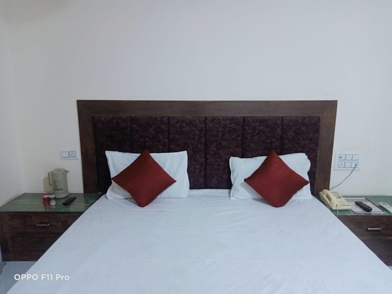 Hotel Ambassador Inn Гвалиор Экстерьер фото